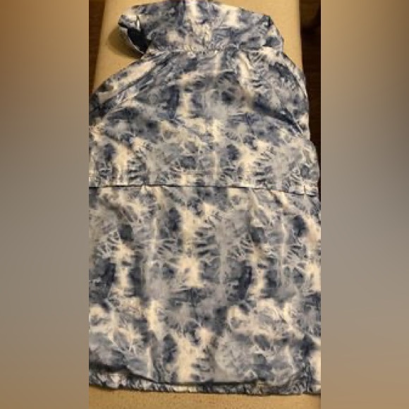 Women’s Under Armour Pullover wind breaker half-zip - Picture 2 of 3